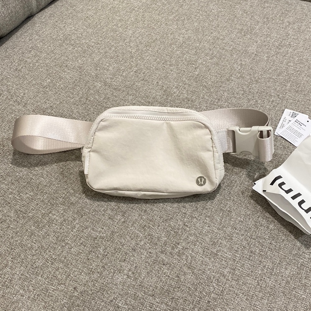 NEW Lululemon Everywhere Belt Bag